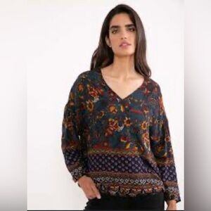Boho Tatienne Blouse, Green Boxy Blouse with Relaxed Fit and Floral Pattern